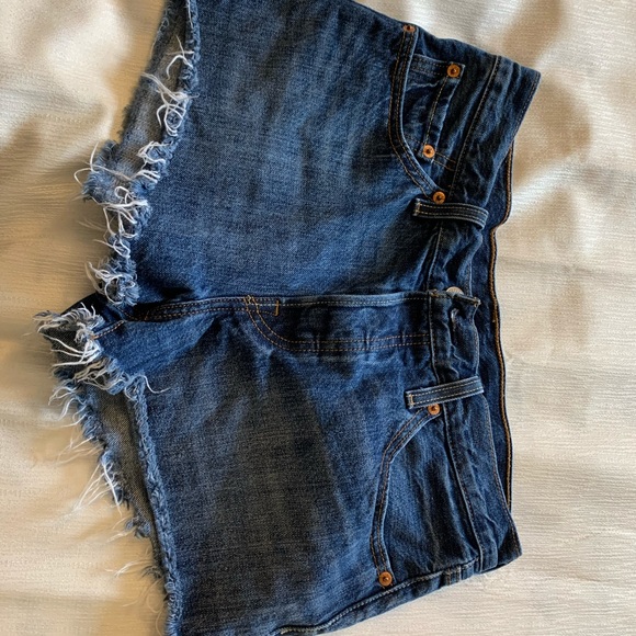 Levi’s shorts - Picture 2 of 2